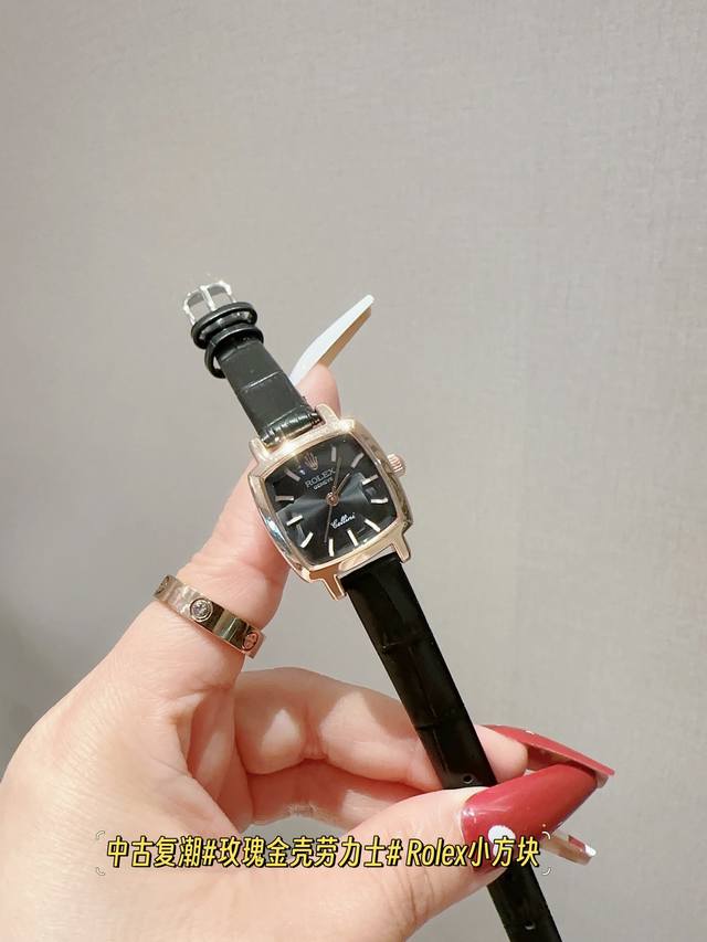 皮带 劳力士rolex #新品低调奢华女款古董表 小方表 瑞士石英机芯 合金材质与白金电镀 整体质感和气质都变了 精致感upup搭配小巧壳形 上手效果完美 尺寸